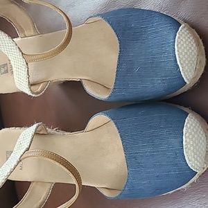 Womens cushioned espadrilles